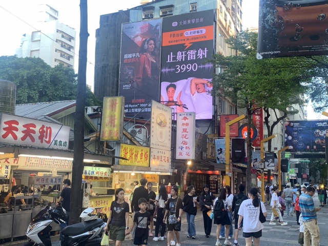 西門徒步區帆布小吃街看板